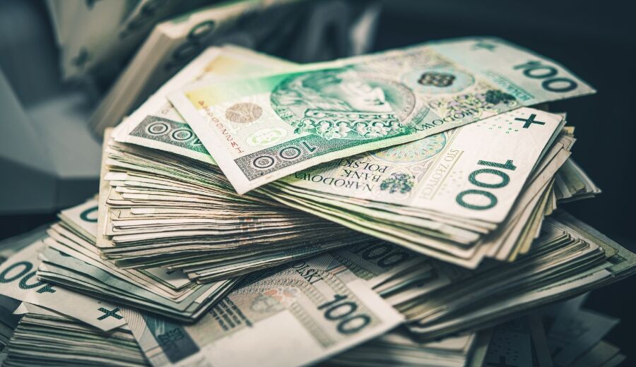 Plik banknotów stuzłotowych