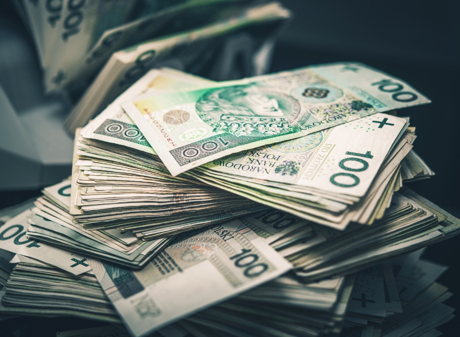 Plik banknotów stuzłotowych